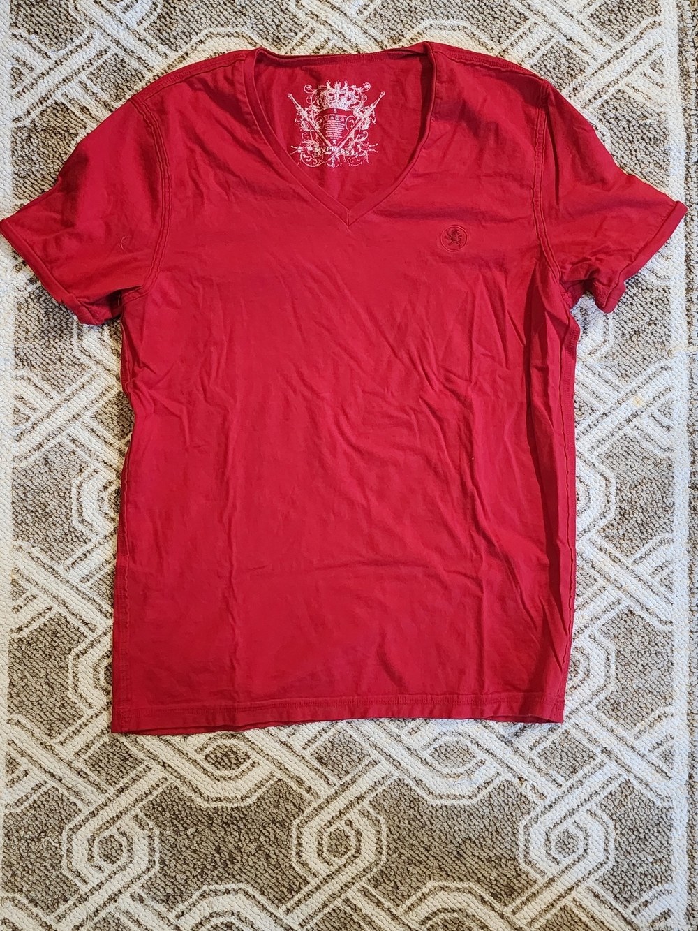 Express Men's Short Sleeve V-Neck Tee in Red